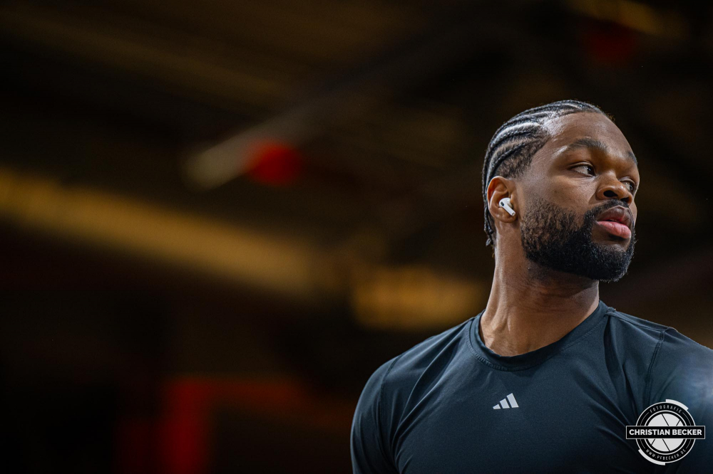 1. Basketball Bundesliga, easyCredit BBL, Saison 2024/2025, Herren, Hauptrunde, 8. Spieltag, 08.11.2024, RASTA Vechta -  Bamberg Baskets
Lloyd Pandi (#41 - RASTA Vechta) vor der Partie
Schlüsselwörter: 08.11.2024;1. Bundesliga;8. Spieltag;BBL;Bamberg;Basketball;Baskets;Hauptrunde;Liga;RASTA;RASTA Dome;Saison 2024/2025;Vechta;easycredit