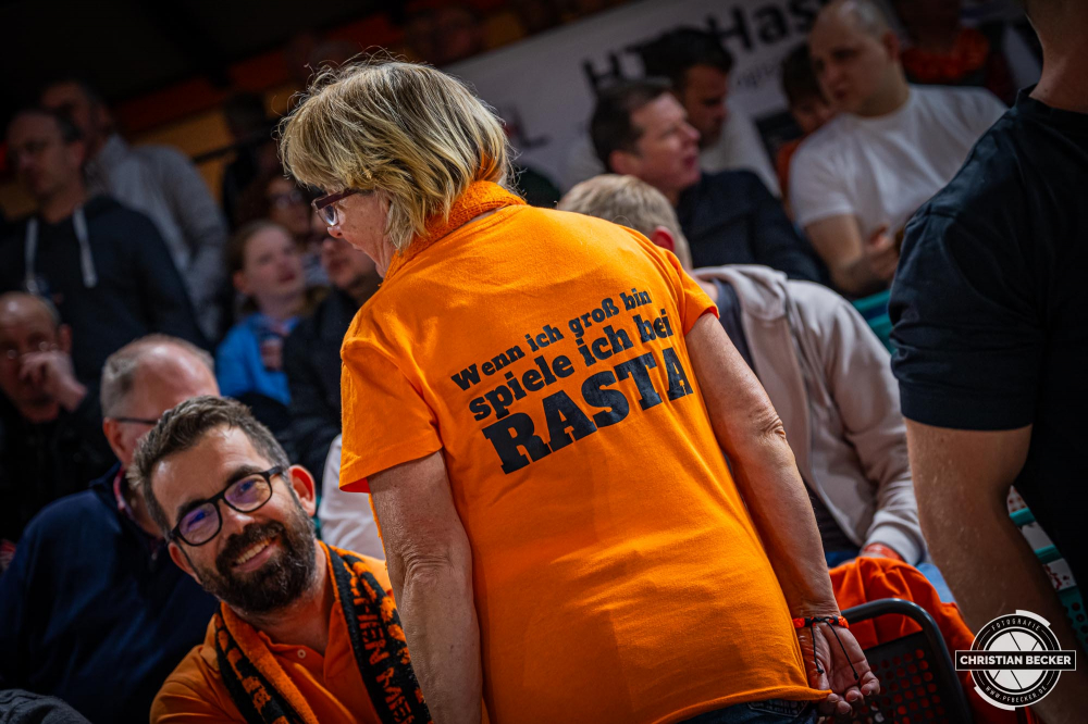 1. Basketball Bundesliga, easyCredit BBL, Saison 2024/2025, Herren, Hauptrunde, 8. Spieltag, 08.11.2024, RASTA Vechta -  Bamberg Baskets
Die Fans von RASTA Vechta vor der Partie
Schlüsselwörter: 08.11.2024;1. Bundesliga;8. Spieltag;BBL;Bamberg;Basketball;Baskets;Hauptrunde;Liga;RASTA;RASTA Dome;Saison 2024/2025;Vechta;easycredit