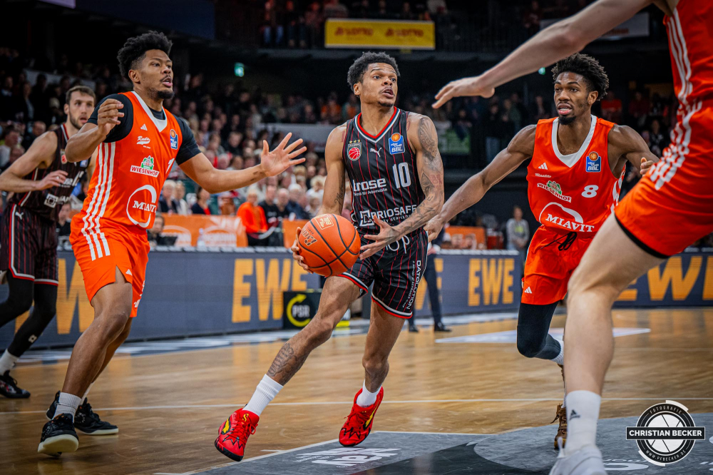 1. Basketball Bundesliga, easyCredit BBL, Saison 2024/2025, Herren, Hauptrunde, 8. Spieltag, 08.11.2024, RASTA Vechta -  Bamberg Baskets
Ronaldo Segu (#10 - Bamberg Baskets) in Aktion
Schlüsselwörter: 08.11.2024;1. Bundesliga;8. Spieltag;BBL;Bamberg;Basketball;Baskets;Hauptrunde;Liga;RASTA;RASTA Dome;Saison 2024/2025;Vechta;easycredit