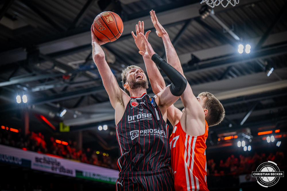 1. Basketball Bundesliga, easyCredit BBL, Saison 2024/2025, Herren, Hauptrunde, 8. Spieltag, 08.11.2024, RASTA Vechta -  Bamberg Baskets
Brandon Horvath (#12 - Bamberg Baskets) beim Jumpshot
Schlüsselwörter: 08.11.2024;1. Bundesliga;8. Spieltag;BBL;Bamberg;Basketball;Baskets;Hauptrunde;Liga;RASTA;RASTA Dome;Saison 2024/2025;Vechta;easycredit