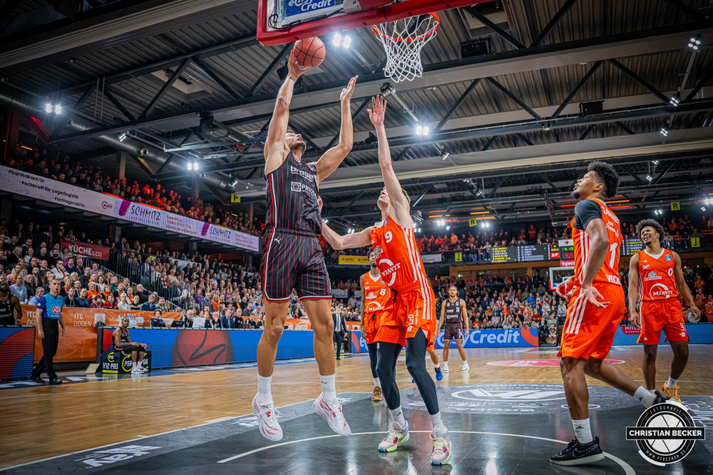 1. Basketball Bundesliga, easyCredit BBL, Saison 2024/2025, Herren, Hauptrunde, 8. Spieltag, 08.11.2024, RASTA Vechta -  Bamberg Baskets
Filip Stanic (#65 - Bamberg Baskets) beim Korbleger
Schlüsselwörter: 08.11.2024;1. Bundesliga;8. Spieltag;BBL;Bamberg;Basketball;Baskets;Hauptrunde;Liga;RASTA;RASTA Dome;Saison 2024/2025;Vechta;easycredit