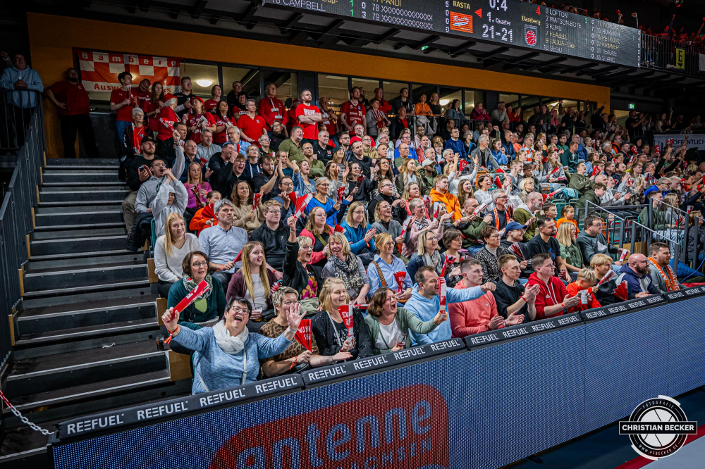 1. Basketball Bundesliga, easyCredit BBL, Saison 2024/2025, Herren, Hauptrunde, 8. Spieltag, 08.11.2024, RASTA Vechta -  Bamberg Baskets
Die Fans von RASTA Vechta und Bamberg Baskets
Schlüsselwörter: 08.11.2024;1. Bundesliga;8. Spieltag;BBL;Bamberg;Basketball;Baskets;Hauptrunde;Liga;RASTA;RASTA Dome;Saison 2024/2025;Vechta;easycredit