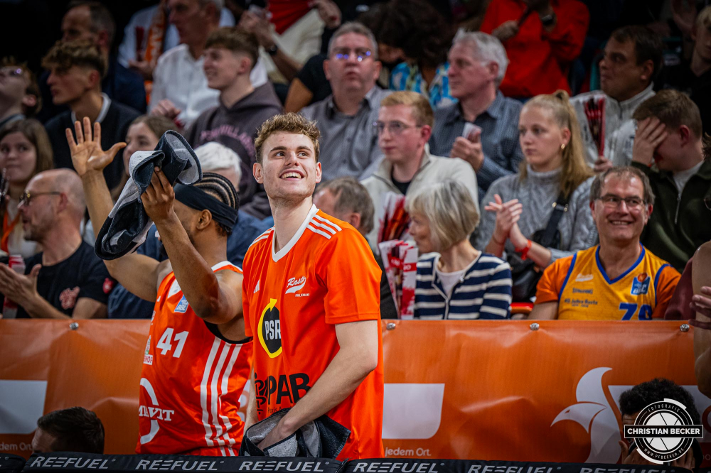 1. Basketball Bundesliga, easyCredit BBL, Saison 2024/2025, Herren, Hauptrunde, 8. Spieltag, 08.11.2024, RASTA Vechta -  Bamberg Baskets
Linus Trettin (#13 - RASTA Vechta) w&auml;hrend der Partie
Schlüsselwörter: 08.11.2024;1. Bundesliga;8. Spieltag;BBL;Bamberg;Basketball;Baskets;Hauptrunde;Liga;RASTA;RASTA Dome;Saison 2024/2025;Vechta;easycredit