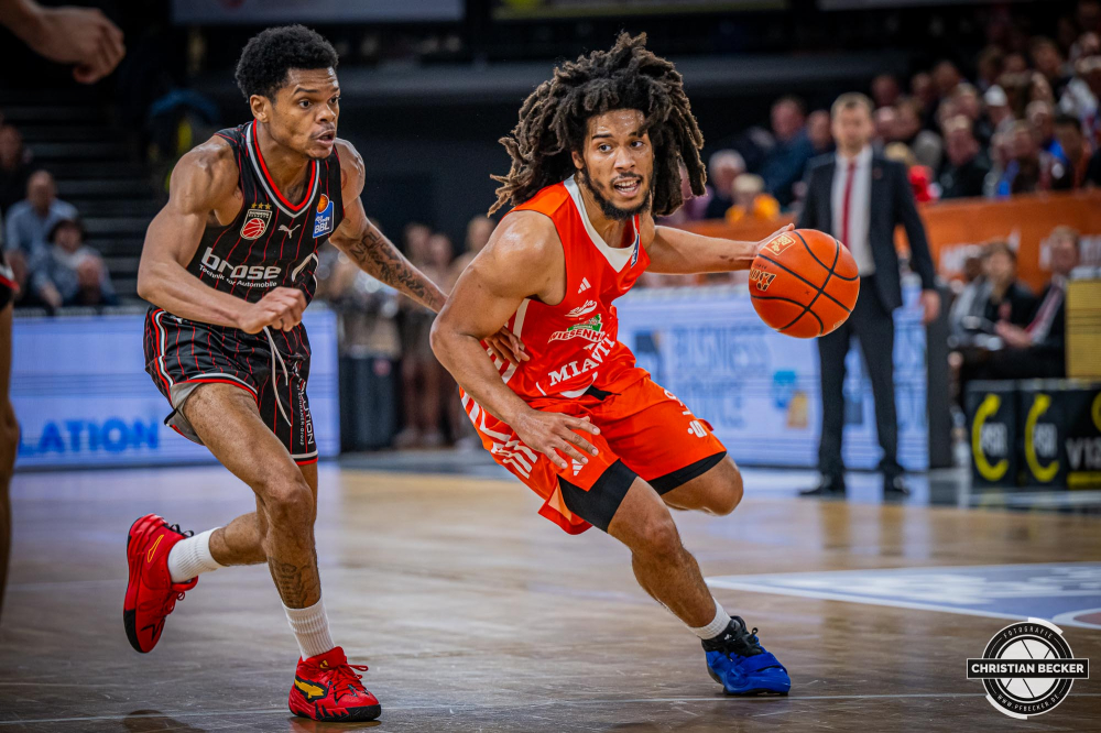 1. Basketball Bundesliga, easyCredit BBL, Saison 2024/2025, Herren, Hauptrunde, 8. Spieltag, 08.11.2024, RASTA Vechta -  Bamberg Baskets
Tyger Campbell (#10 - RASTA Vechta) in Aktion
Schlüsselwörter: 08.11.2024;1. Bundesliga;8. Spieltag;BBL;Bamberg;Basketball;Baskets;Hauptrunde;Liga;RASTA;RASTA Dome;Saison 2024/2025;Vechta;easycredit