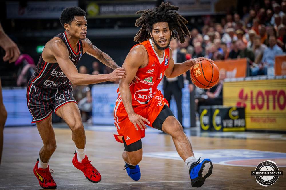 1. Basketball Bundesliga, easyCredit BBL, Saison 2024/2025, Herren, Hauptrunde, 8. Spieltag, 08.11.2024, RASTA Vechta -  Bamberg Baskets
Tyger Campbell (#10 - RASTA Vechta) in Aktion
Schlüsselwörter: 08.11.2024;1. Bundesliga;8. Spieltag;BBL;Bamberg;Basketball;Baskets;Hauptrunde;Liga;RASTA;RASTA Dome;Saison 2024/2025;Vechta;easycredit