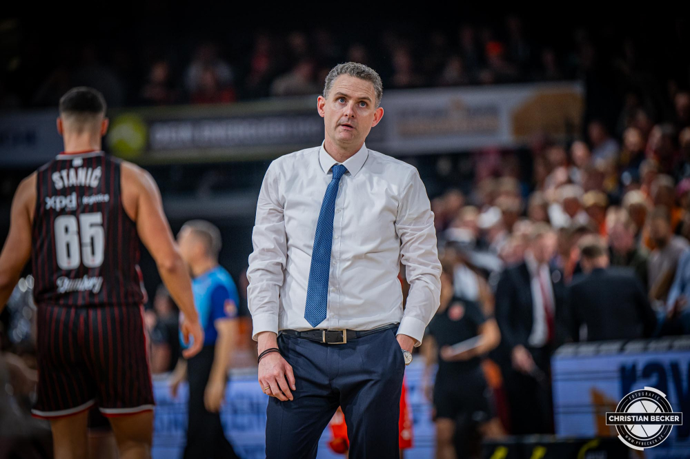 1. Basketball Bundesliga, easyCredit BBL, Saison 2024/2025, Herren, Hauptrunde, 8. Spieltag, 08.11.2024, RASTA Vechta -  Bamberg Baskets
Martin Schiller (Headcoach - RASTA Vechta) w&auml;hrend der Partie
Schlüsselwörter: 08.11.2024;1. Bundesliga;8. Spieltag;BBL;Bamberg;Basketball;Baskets;Hauptrunde;Liga;RASTA;RASTA Dome;Saison 2024/2025;Vechta;easycredit