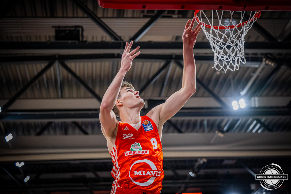 1. Basketball Bundesliga, easyCredit BBL, Saison 2024/2025, Herren, Hauptrunde, 8. Spieltag, 08.11.2024, RASTA Vechta -  Bamberg Baskets
Joschka Ferner (#9 - RASTA Vechta) beim Korbleger
Schlüsselwörter: 08.11.2024;1. Bundesliga;8. Spieltag;BBL;Bamberg;Basketball;Baskets;Hauptrunde;Liga;RASTA;RASTA Dome;Saison 2024/2025;Vechta;easycredit