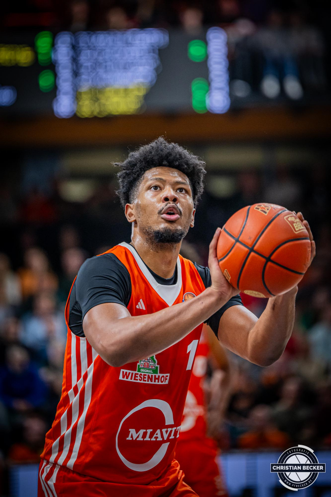 1. Basketball Bundesliga, easyCredit BBL, Saison 2024/2025, Herren, Hauptrunde, 8. Spieltag, 08.11.2024, RASTA Vechta -  Bamberg Baskets
Jayden Gardner (#1 - RASTA Vechta) w&auml;hrend der Partie
Schlüsselwörter: 08.11.2024;1. Bundesliga;8. Spieltag;BBL;Bamberg;Basketball;Baskets;Hauptrunde;Liga;RASTA;RASTA Dome;Saison 2024/2025;Vechta;easycredit