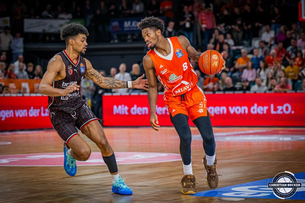 1. Basketball Bundesliga, easyCredit BBL, Saison 2024/2025, Herren, Hauptrunde, 8. Spieltag, 08.11.2024, RASTA Vechta -  Bamberg Baskets
Brandon Randolph (#8 - RASTA Vechta) in Aktion gegen Ibrahim Watson-Boye (#2 - Bamberg Baskets)
Schlüsselwörter: 08.11.2024;1. Bundesliga;8. Spieltag;BBL;Bamberg;Basketball;Baskets;Hauptrunde;Liga;RASTA;RASTA Dome;Saison 2024/2025;Vechta;easycredit