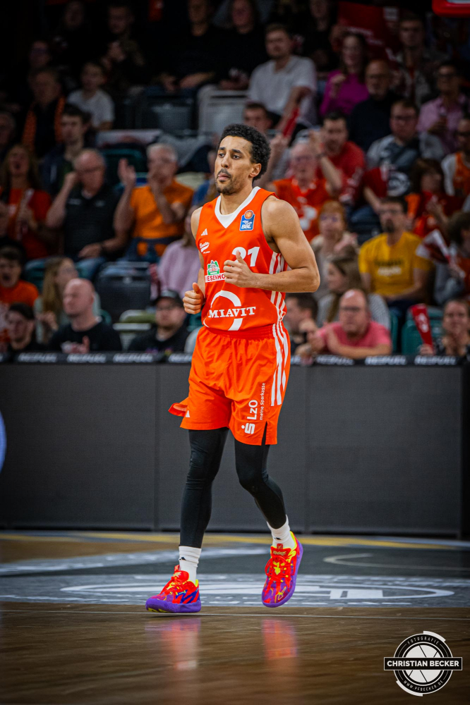 1. Basketball Bundesliga, easyCredit BBL, Saison 2024/2025, Herren, Hauptrunde, 8. Spieltag, 08.11.2024, RASTA Vechta -  Bamberg Baskets
Joel Aminu (#21 - RASTA Vechta) in Aktion
Schlüsselwörter: 08.11.2024;1. Bundesliga;8. Spieltag;BBL;Bamberg;Basketball;Baskets;Hauptrunde;Liga;RASTA;RASTA Dome;Saison 2024/2025;Vechta;easycredit