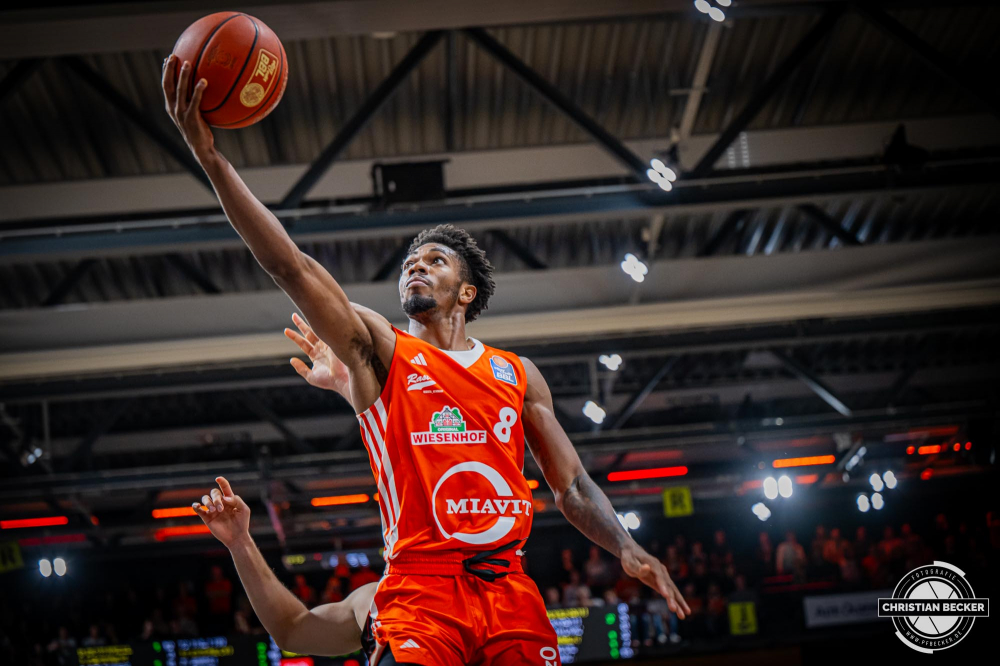 1. Basketball Bundesliga, easyCredit BBL, Saison 2024/2025, Herren, Hauptrunde, 8. Spieltag, 08.11.2024, RASTA Vechta -  Bamberg Baskets
Brandon Randolph (#8 - RASTA Vechta) beim Korbleger
Schlüsselwörter: 08.11.2024;1. Bundesliga;8. Spieltag;BBL;Bamberg;Basketball;Baskets;Hauptrunde;Liga;RASTA;RASTA Dome;Saison 2024/2025;Vechta;easycredit