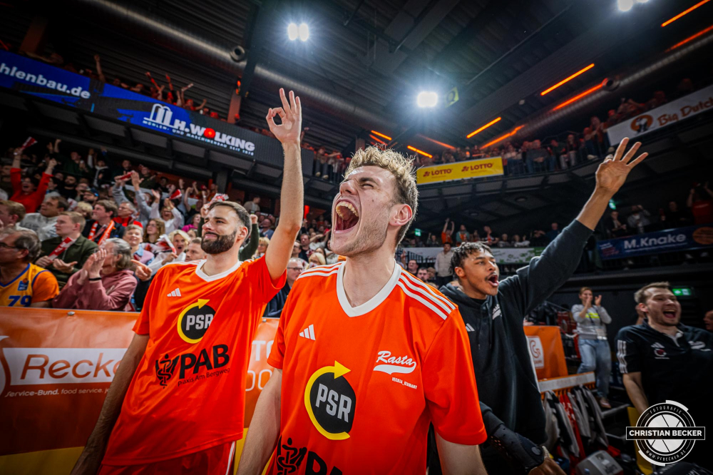 1. Basketball Bundesliga, easyCredit BBL, Saison 2024/2025, Herren, Hauptrunde, 8. Spieltag, 08.11.2024, RASTA Vechta -  Bamberg Baskets
Linus Trettin (#13 - RASTA Vechta) zeigt Emotionen w&auml;hrend der Partie
Schlüsselwörter: 08.11.2024;1. Bundesliga;8. Spieltag;BBL;Bamberg;Basketball;Baskets;Hauptrunde;Liga;RASTA;RASTA Dome;Saison 2024/2025;Vechta;easycredit