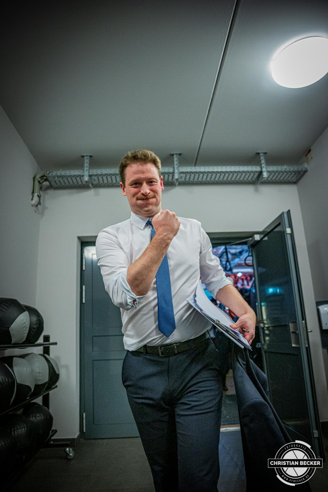 1. Basketball Bundesliga, easyCredit BBL, Saison 2024/2025, Herren, Hauptrunde, 8. Spieltag, 08.11.2024, RASTA Vechta -  Bamberg Baskets
Marius Graf (Assistent Coach - RASTA Vechta) nach der Partie
Schlüsselwörter: 08.11.2024;1. Bundesliga;8. Spieltag;BBL;Bamberg;Basketball;Baskets;Hauptrunde;Liga;RASTA;RASTA Dome;Saison 2024/2025;Vechta;easycredit