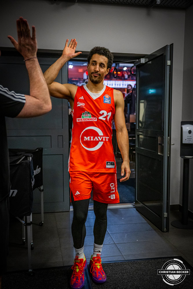 1. Basketball Bundesliga, easyCredit BBL, Saison 2024/2025, Herren, Hauptrunde, 8. Spieltag, 08.11.2024, RASTA Vechta -  Bamberg Baskets
Joel Aminu (#21 - RASTA Vechta) nach der Partie
Schlüsselwörter: 08.11.2024;1. Bundesliga;8. Spieltag;BBL;Bamberg;Basketball;Baskets;Hauptrunde;Liga;RASTA;RASTA Dome;Saison 2024/2025;Vechta;easycredit