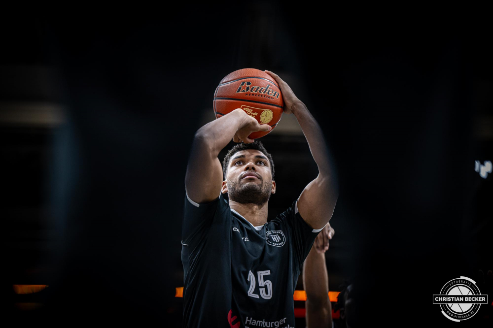 1. Basketball Bundesliga, easyCredit BBL, Saison 2024/2025, Herren, Hauptrunde, 11. Spieltag, 14.12.2024, RASTA Vechta -  Hamburg Towers
Kenneth Ogbe (#25 - Hamburg Towers) vor der Partie
Schlüsselwörter: 1. Bundesliga;11. Spieltag;14.12.2024;BBL;Basketball;Hamburg;Hauptrunde;Liga;RASTA;RASTA Dome;Saison 2024/2025;Towers;Vechta;easycredit