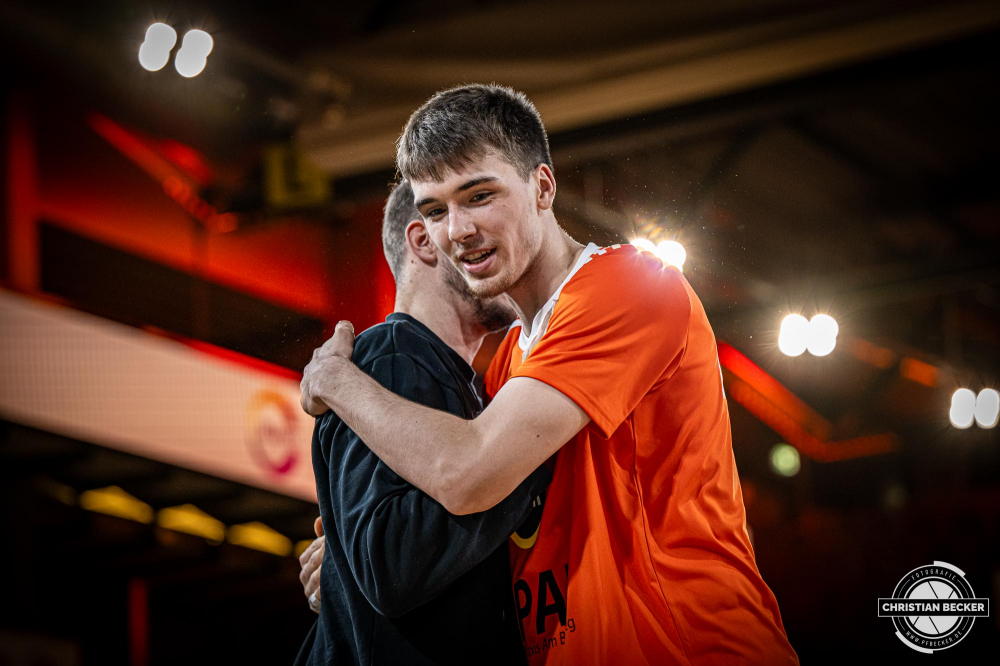 1. Basketball Bundesliga, easyCredit BBL, Saison 2024/2025, Herren, Hauptrunde, 11. Spieltag, 14.12.2024, RASTA Vechta -  Hamburg Towers
Johann Gr&uuml;nloh (#17 - RASTA Vechta) vor der Partie
Schlüsselwörter: 1. Bundesliga;11. Spieltag;14.12.2024;BBL;Basketball;Hamburg;Hauptrunde;Liga;RASTA;RASTA Dome;Saison 2024/2025;Towers;Vechta;easycredit