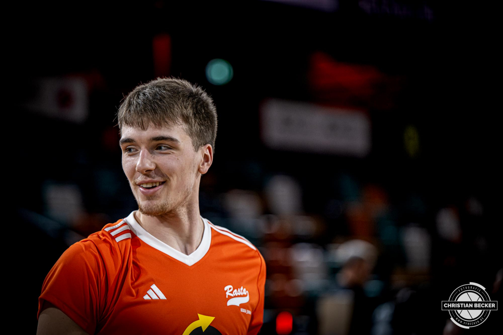 1. Basketball Bundesliga, easyCredit BBL, Saison 2024/2025, Herren, Hauptrunde, 11. Spieltag, 14.12.2024, RASTA Vechta -  Hamburg Towers
Johann Gr&uuml;nloh (#17 - RASTA Vechta) vor der Partie
Schlüsselwörter: 1. Bundesliga;11. Spieltag;14.12.2024;BBL;Basketball;Hamburg;Hauptrunde;Liga;RASTA;RASTA Dome;Saison 2024/2025;Towers;Vechta;easycredit