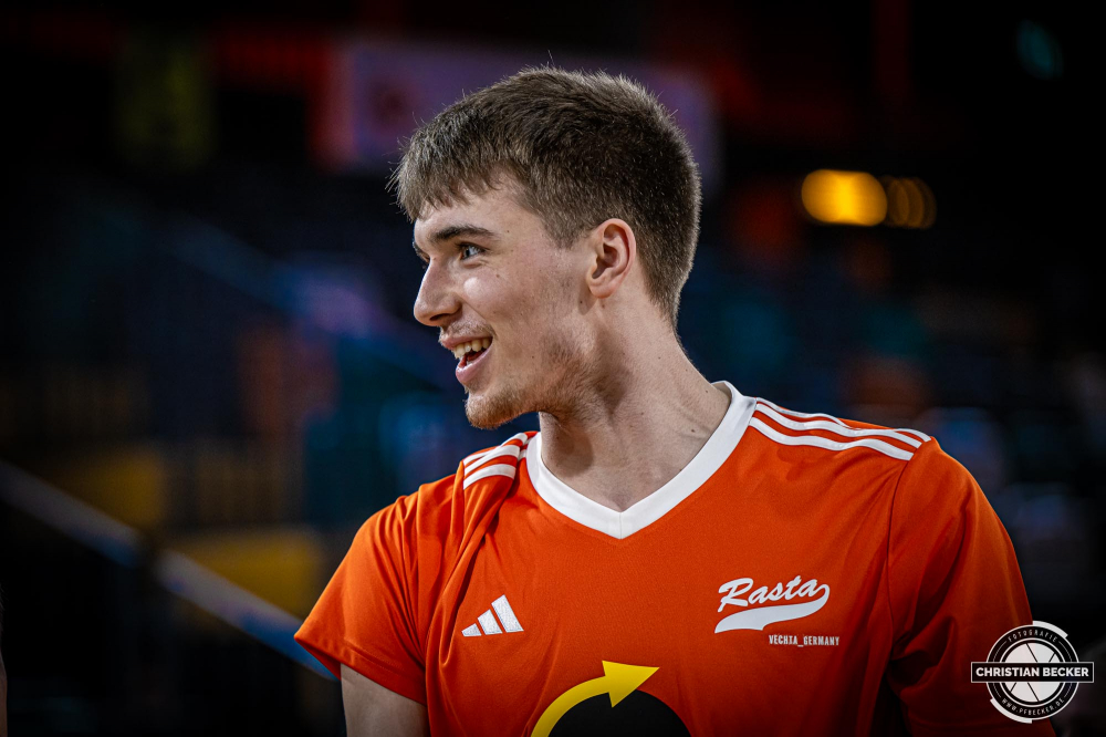 1. Basketball Bundesliga, easyCredit BBL, Saison 2024/2025, Herren, Hauptrunde, 11. Spieltag, 14.12.2024, RASTA Vechta -  Hamburg Towers
Johann Gr&uuml;nloh (#17 - RASTA Vechta) vor der Partie
Schlüsselwörter: 1. Bundesliga;11. Spieltag;14.12.2024;BBL;Basketball;Hamburg;Hauptrunde;Liga;RASTA;RASTA Dome;Saison 2024/2025;Towers;Vechta;easycredit