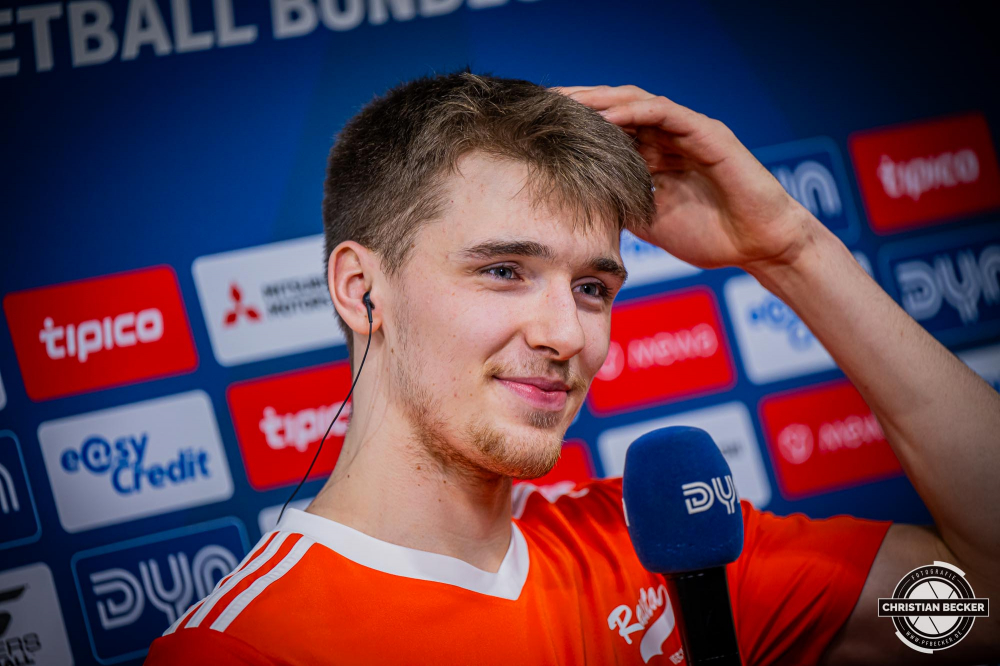 1. Basketball Bundesliga, easyCredit BBL, Saison 2024/2025, Herren, Hauptrunde, 11. Spieltag, 14.12.2024, RASTA Vechta -  Hamburg Towers
Johann Gr&uuml;nloh (#17 - RASTA Vechta) vor der Partie
Schlüsselwörter: 1. Bundesliga;11. Spieltag;14.12.2024;BBL;Basketball;Hamburg;Hauptrunde;Liga;RASTA;RASTA Dome;Saison 2024/2025;Towers;Vechta;easycredit