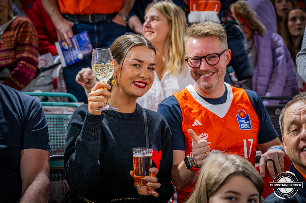 1. Basketball Bundesliga, easyCredit BBL, Saison 2024/2025, Herren, Hauptrunde, 11. Spieltag, 14.12.2024, RASTA Vechta -  Hamburg Towers
Die Fans von RASTA Vechta vor der Partie
Schlüsselwörter: 1. Bundesliga;11. Spieltag;14.12.2024;BBL;Basketball;Hamburg;Hauptrunde;Liga;RASTA;RASTA Dome;Saison 2024/2025;Towers;Vechta;easycredit