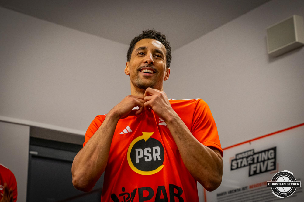 1. Basketball Bundesliga, easyCredit BBL, Saison 2024/2025, Herren, Hauptrunde, 11. Spieltag, 14.12.2024, RASTA Vechta -  Hamburg Towers
Joel Aminu (#21 - RASTA Vechta) vor der Partie
Schlüsselwörter: 1. Bundesliga;11. Spieltag;14.12.2024;BBL;Basketball;Hamburg;Hauptrunde;Liga;RASTA;RASTA Dome;Saison 2024/2025;Towers;Vechta;easycredit