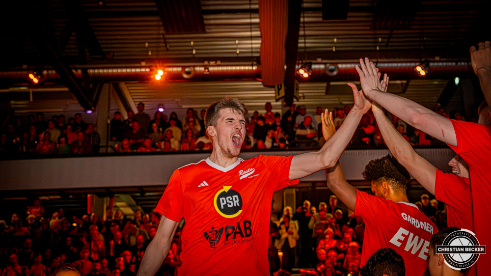 1. Basketball Bundesliga, easyCredit BBL, Saison 2024/2025, Herren, Hauptrunde, 11. Spieltag, 14.12.2024, RASTA Vechta -  Hamburg Towers
Johann Grünloh (#17 - RASTA Vechta) vor der Partie
Schlüsselwörter: 1. Bundesliga;11. Spieltag;14.12.2024;BBL;Basketball;Hamburg;Hauptrunde;Liga;RASTA;RASTA Dome;Saison 2024/2025;Towers;Vechta;easycredit