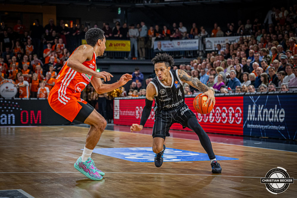 1. Basketball Bundesliga, easyCredit BBL, Saison 2024/2025, Herren, Hauptrunde, 11. Spieltag, 14.12.2024, RASTA Vechta -  Hamburg Towers
Jaizec Lottie (#4 - Hamburg Towers) in Aktion
Schlüsselwörter: 1. Bundesliga;11. Spieltag;14.12.2024;BBL;Basketball;Hamburg;Hauptrunde;Liga;RASTA;RASTA Dome;Saison 2024/2025;Towers;Vechta;easycredit