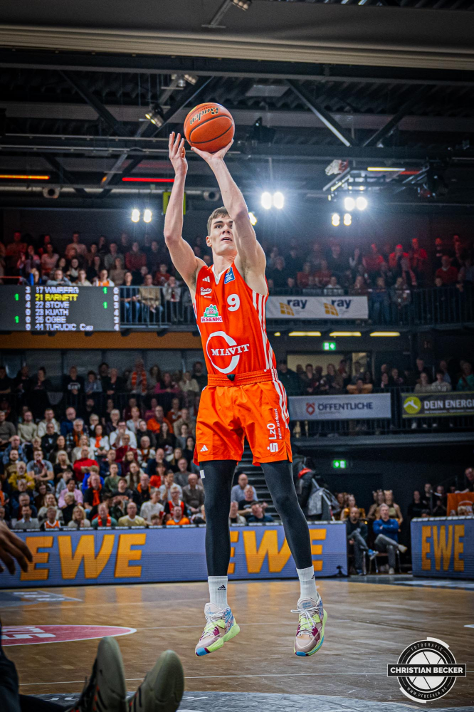 1. Basketball Bundesliga, easyCredit BBL, Saison 2024/2025, Herren, Hauptrunde, 11. Spieltag, 14.12.2024, RASTA Vechta -  Hamburg Towers
Joschka Ferner (#9 - RASTA Vechta) beim Jumpshot
Schlüsselwörter: 1. Bundesliga;11. Spieltag;14.12.2024;BBL;Basketball;Hamburg;Hauptrunde;Liga;RASTA;RASTA Dome;Saison 2024/2025;Towers;Vechta;easycredit