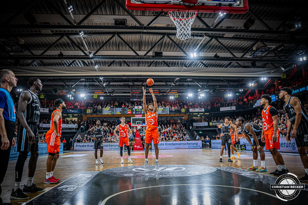 1. Basketball Bundesliga, easyCredit BBL, Saison 2024/2025, Herren, Hauptrunde, 11. Spieltag, 14.12.2024, RASTA Vechta -  Hamburg Towers
Isaiah Cozart (#44 - RASTA Vechta) w&auml;hrend der Partie
Schlüsselwörter: 1. Bundesliga;11. Spieltag;14.12.2024;BBL;Basketball;Hamburg;Hauptrunde;Liga;RASTA;RASTA Dome;Saison 2024/2025;Towers;Vechta;easycredit