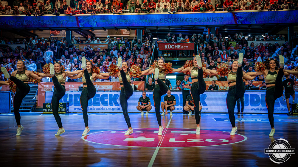 1. Basketball Bundesliga, easyCredit BBL, Saison 2024/2025, Herren, Hauptrunde, 11. Spieltag, 14.12.2024, RASTA Vechta -  Hamburg Towers
Marleys (Cheerleader - RASTA Vechta) w&auml;hrend der Partie
Schlüsselwörter: 1. Bundesliga;11. Spieltag;14.12.2024;BBL;Basketball;Hamburg;Hauptrunde;Liga;RASTA;RASTA Dome;Saison 2024/2025;Towers;Vechta;easycredit