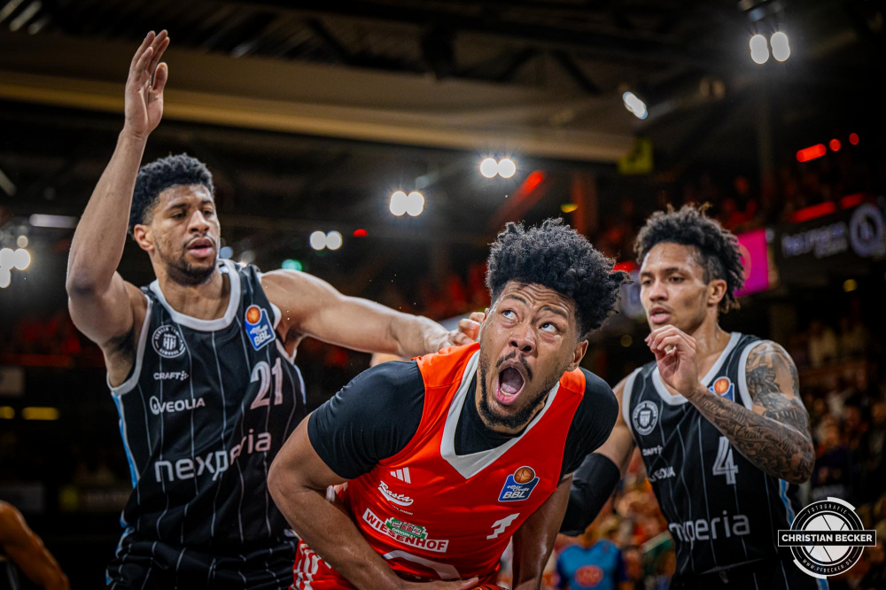 1. Basketball Bundesliga, easyCredit BBL, Saison 2024/2025, Herren, Hauptrunde, 11. Spieltag, 14.12.2024, RASTA Vechta -  Hamburg Towers
Jayden Gardner (#1 - RASTA Vechta) in Aktion
Schlüsselwörter: 1. Bundesliga;11. Spieltag;14.12.2024;BBL;Basketball;Hamburg;Hauptrunde;Liga;RASTA;RASTA Dome;Saison 2024/2025;Towers;Vechta;easycredit