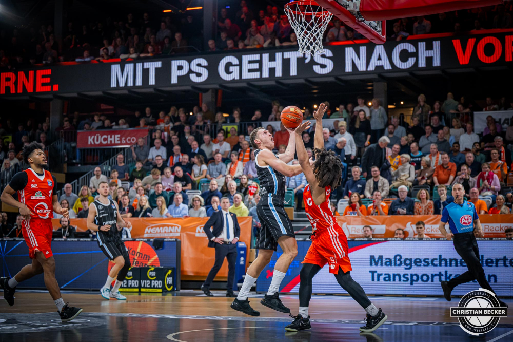 1. Basketball Bundesliga, easyCredit BBL, Saison 2024/2025, Herren, Hauptrunde, 11. Spieltag, 14.12.2024, RASTA Vechta -  Hamburg Towers
Brae Ivey (#1 - Hamburg Towers) beim Korbleger
Schlüsselwörter: 1. Bundesliga;11. Spieltag;14.12.2024;BBL;Basketball;Hamburg;Hauptrunde;Liga;RASTA;RASTA Dome;Saison 2024/2025;Towers;Vechta;easycredit