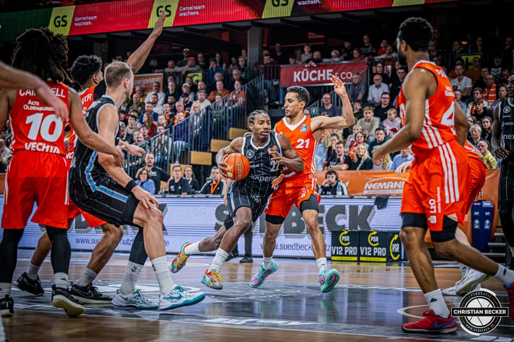 1. Basketball Bundesliga, easyCredit BBL, Saison 2024/2025, Herren, Hauptrunde, 11. Spieltag, 14.12.2024, RASTA Vechta -  Hamburg Towers
Johnathan Stove (#22 - Hamburg Towers) in Aktion
Schlüsselwörter: 1. Bundesliga;11. Spieltag;14.12.2024;BBL;Basketball;Hamburg;Hauptrunde;Liga;RASTA;RASTA Dome;Saison 2024/2025;Towers;Vechta;easycredit