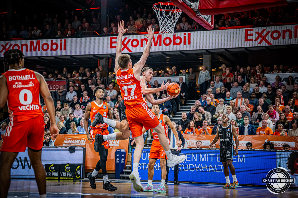 1. Basketball Bundesliga, easyCredit BBL, Saison 2024/2025, Herren, Hauptrunde, 11. Spieltag, 14.12.2024, RASTA Vechta -  Hamburg Towers
Brae Ivey (#1 - Hamburg Towers) beim Korbleger
Schlüsselwörter: 1. Bundesliga;11. Spieltag;14.12.2024;BBL;Basketball;Hamburg;Hauptrunde;Liga;RASTA;RASTA Dome;Saison 2024/2025;Towers;Vechta;easycredit