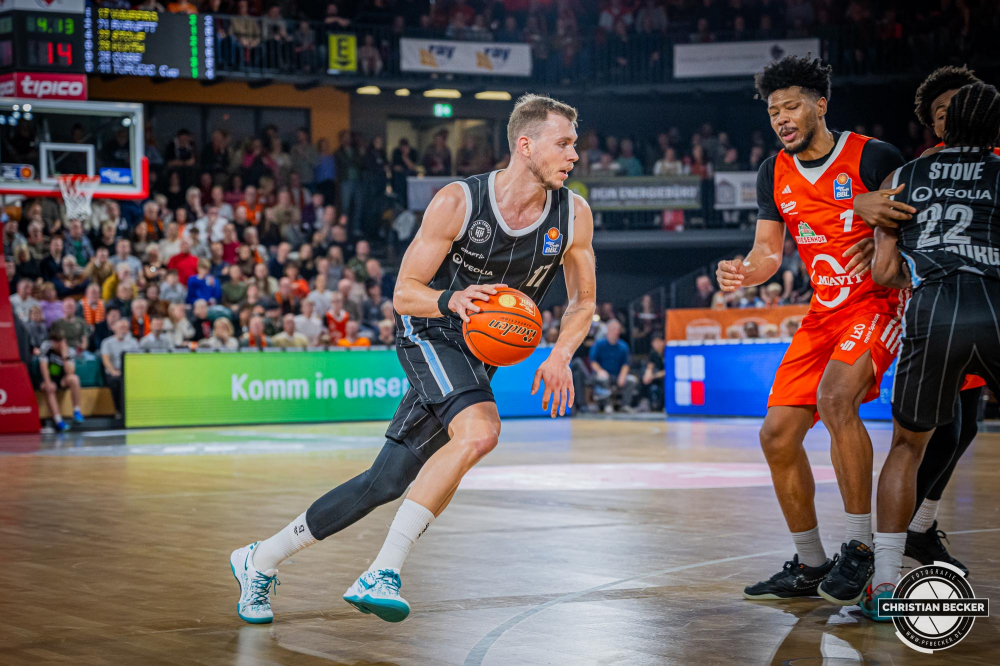 1. Basketball Bundesliga, easyCredit BBL, Saison 2024/2025, Herren, Hauptrunde, 11. Spieltag, 14.12.2024, RASTA Vechta -  Hamburg Towers
Niklas Wimberg (#17 - Hamburg Towers) in Aktion
Schlüsselwörter: 1. Bundesliga;11. Spieltag;14.12.2024;BBL;Basketball;Hamburg;Hauptrunde;Liga;RASTA;RASTA Dome;Saison 2024/2025;Towers;Vechta;easycredit