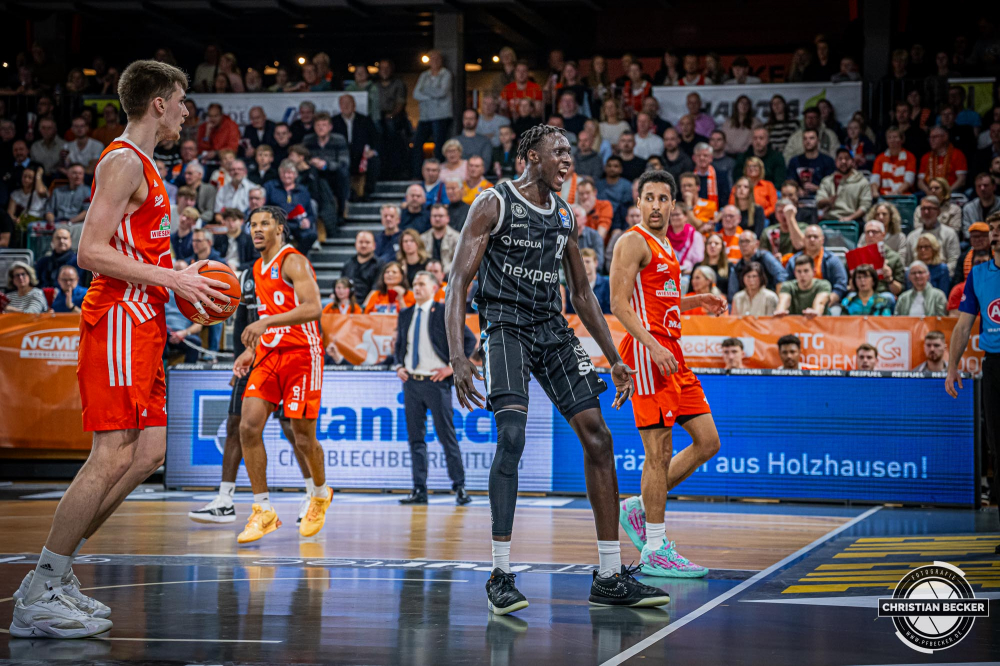 1. Basketball Bundesliga, easyCredit BBL, Saison 2024/2025, Herren, Hauptrunde, 11. Spieltag, 14.12.2024, RASTA Vechta -  Hamburg Towers
Kur Kuath (#23 - Hamburg Towers) zeigt Emotionen w&auml;hrend der Partie
Schlüsselwörter: 1. Bundesliga;11. Spieltag;14.12.2024;BBL;Basketball;Hamburg;Hauptrunde;Liga;RASTA;RASTA Dome;Saison 2024/2025;Towers;Vechta;easycredit