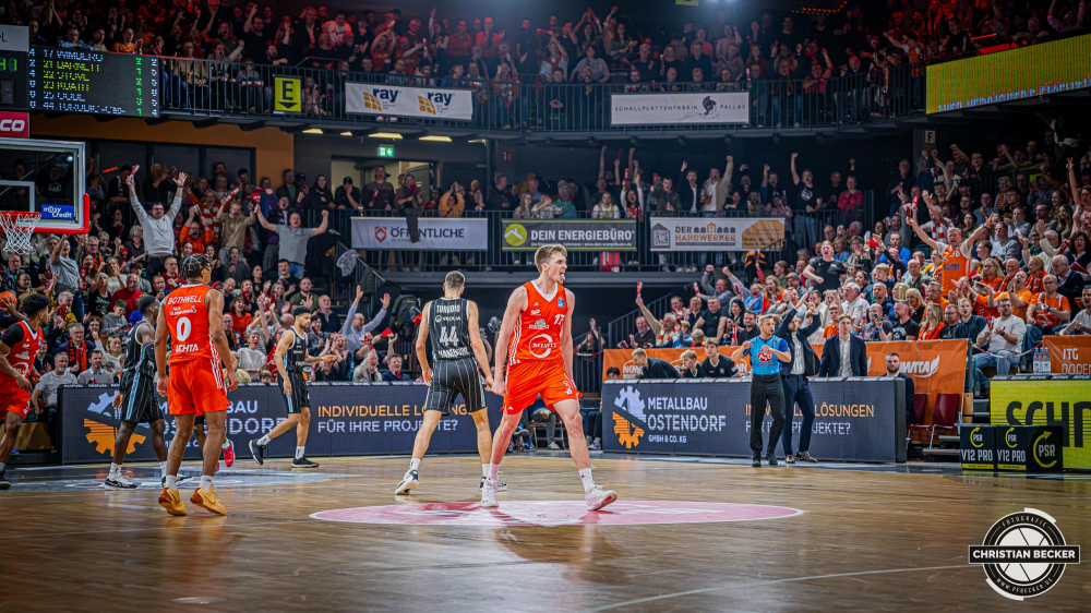 1. Basketball Bundesliga, easyCredit BBL, Saison 2024/2025, Herren, Hauptrunde, 11. Spieltag, 14.12.2024, RASTA Vechta -  Hamburg Towers
Johann Gr&uuml;nloh (#17 - RASTA Vechta) zeigt Emotionen w&auml;hrend der Partie
Schlüsselwörter: 1. Bundesliga;11. Spieltag;14.12.2024;BBL;Basketball;Hamburg;Hauptrunde;Liga;RASTA;RASTA Dome;Saison 2024/2025;Towers;Vechta;easycredit