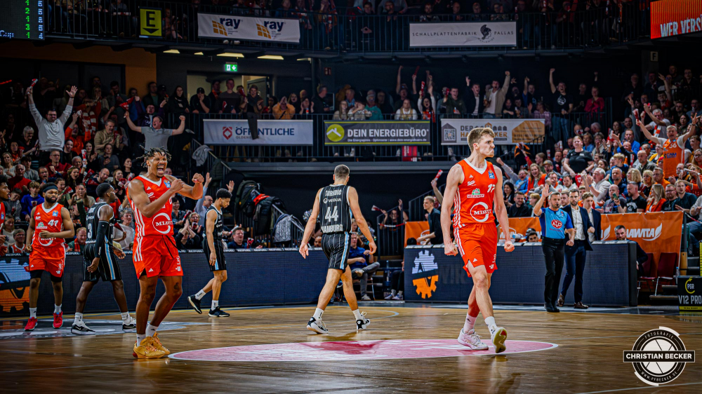 1. Basketball Bundesliga, easyCredit BBL, Saison 2024/2025, Herren, Hauptrunde, 11. Spieltag, 14.12.2024, RASTA Vechta -  Hamburg Towers
Johann Gr&uuml;nloh (#17 - RASTA Vechta) zeigt Emotionen w&auml;hrend der Partie
Schlüsselwörter: 1. Bundesliga;11. Spieltag;14.12.2024;BBL;Basketball;Hamburg;Hauptrunde;Liga;RASTA;RASTA Dome;Saison 2024/2025;Towers;Vechta;easycredit