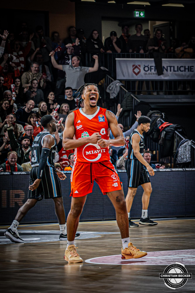 1. Basketball Bundesliga, easyCredit BBL, Saison 2024/2025, Herren, Hauptrunde, 11. Spieltag, 14.12.2024, RASTA Vechta -  Hamburg Towers
Johann Gr&uuml;nloh (#17 - RASTA Vechta) zeigt Emotionen w&auml;hrend der Partie
Schlüsselwörter: 1. Bundesliga;11. Spieltag;14.12.2024;BBL;Basketball;Hamburg;Hauptrunde;Liga;RASTA;RASTA Dome;Saison 2024/2025;Towers;Vechta;easycredit