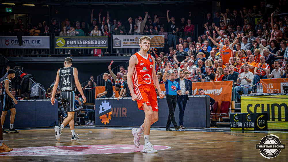 1. Basketball Bundesliga, easyCredit BBL, Saison 2024/2025, Herren, Hauptrunde, 11. Spieltag, 14.12.2024, RASTA Vechta -  Hamburg Towers
Johann Gr&uuml;nloh (#17 - RASTA Vechta) zeigt Emotionen w&auml;hrend der Partie
Schlüsselwörter: 1. Bundesliga;11. Spieltag;14.12.2024;BBL;Basketball;Hamburg;Hauptrunde;Liga;RASTA;RASTA Dome;Saison 2024/2025;Towers;Vechta;easycredit