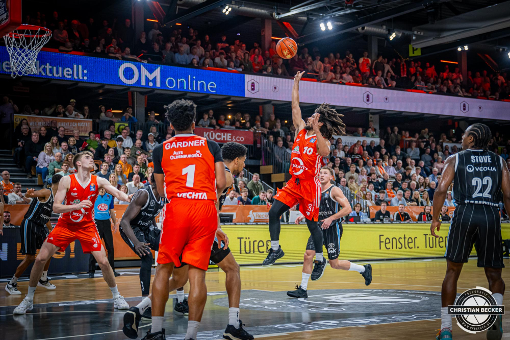 1. Basketball Bundesliga, easyCredit BBL, Saison 2024/2025, Herren, Hauptrunde, 11. Spieltag, 14.12.2024, RASTA Vechta -  Hamburg Towers
Tyger Campbell (#10 - RASTA Vechta) beim Korbleger
Schlüsselwörter: 1. Bundesliga;11. Spieltag;14.12.2024;BBL;Basketball;Hamburg;Hauptrunde;Liga;RASTA;RASTA Dome;Saison 2024/2025;Towers;Vechta;easycredit