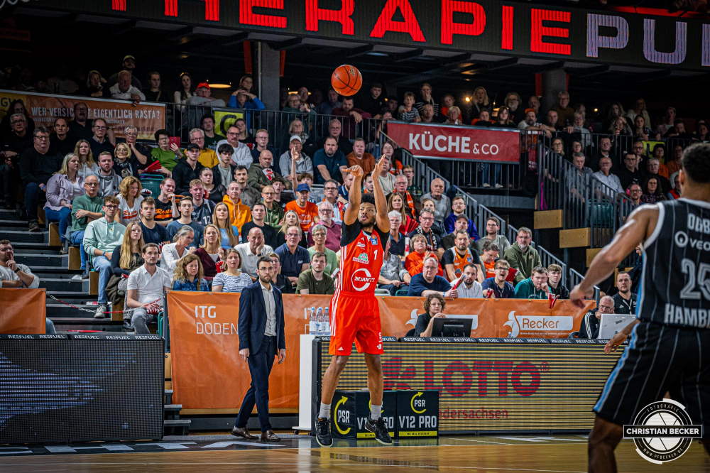 1. Basketball Bundesliga, easyCredit BBL, Saison 2024/2025, Herren, Hauptrunde, 11. Spieltag, 14.12.2024, RASTA Vechta -  Hamburg Towers
Jayden Gardner (#1 - RASTA Vechta) beim Jumpshot
Schlüsselwörter: 1. Bundesliga;11. Spieltag;14.12.2024;BBL;Basketball;Hamburg;Hauptrunde;Liga;RASTA;RASTA Dome;Saison 2024/2025;Towers;Vechta;easycredit