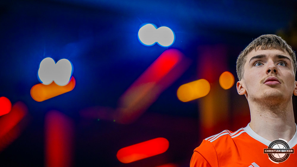 1. Basketball Bundesliga, easyCredit BBL, Saison 2024/2025, Herren, Hauptrunde, 14. Spieltag, 29.12.2024, RASTA Vechta -  EWE Baskets Oldenburg
Johann Gr&uuml;nloh (#17 - RASTA Vechta) vor der Partie
Schlüsselwörter: 1. Bundesliga;14. Spieltag;29.12.2024;BBL;Basketball;Baskets;EWE;Hauptrunde;Liga;Oldenburg;RASTA;RASTA Dome;Saison 2024/2025;Vechta;easycredit