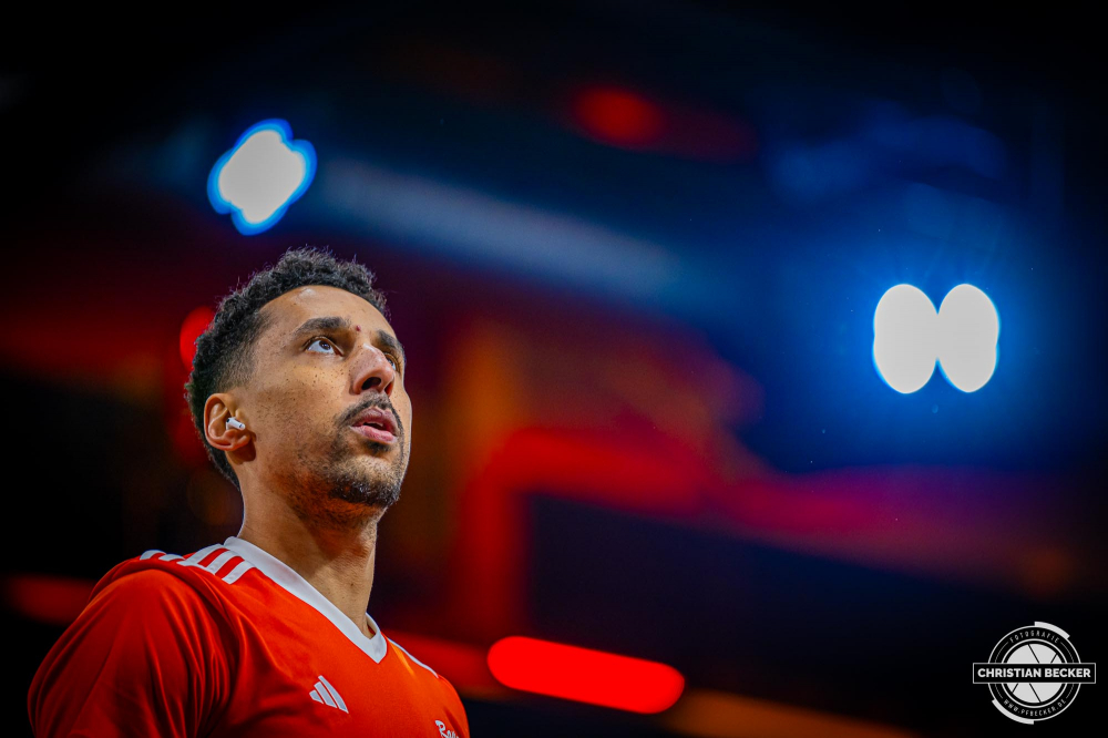 1. Basketball Bundesliga, easyCredit BBL, Saison 2024/2025, Herren, Hauptrunde, 14. Spieltag, 29.12.2024, RASTA Vechta -  EWE Baskets Oldenburg
Joel Aminu (#21 - RASTA Vechta) vor der Partie
Schlüsselwörter: 1. Bundesliga;14. Spieltag;29.12.2024;BBL;Basketball;Baskets;EWE;Hauptrunde;Liga;Oldenburg;RASTA;RASTA Dome;Saison 2024/2025;Vechta;easycredit