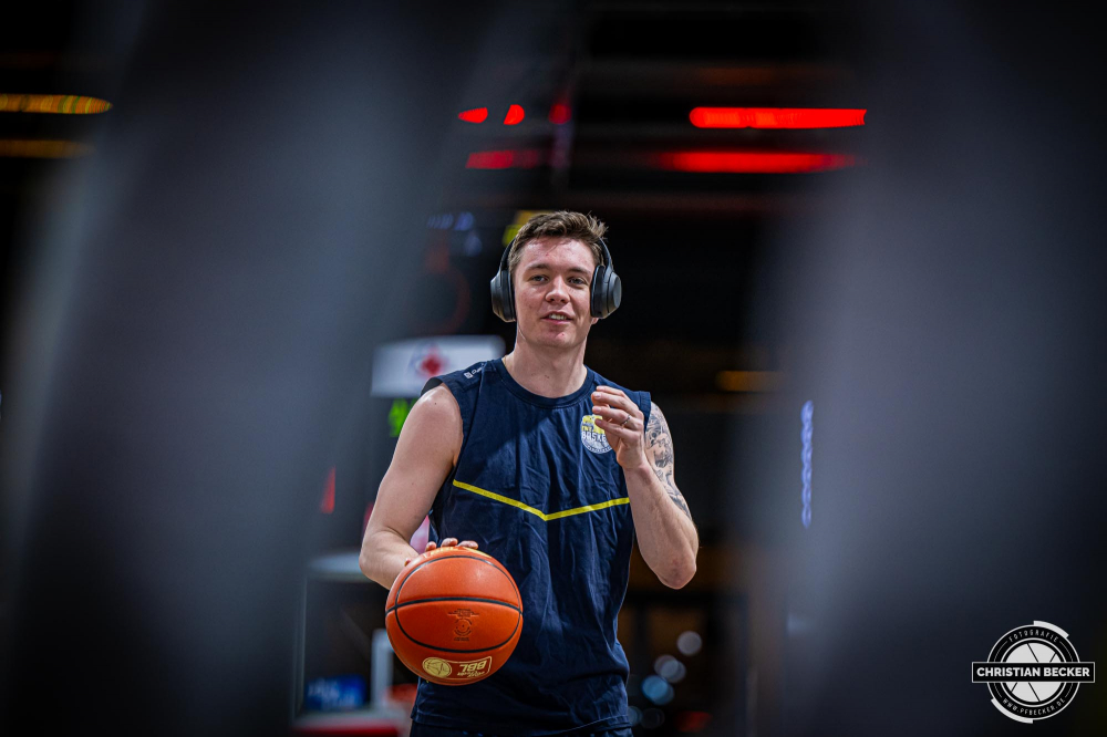 1. Basketball Bundesliga, easyCredit BBL, Saison 2024/2025, Herren, Hauptrunde, 14. Spieltag, 29.12.2024, RASTA Vechta -  EWE Baskets Oldenburg
Justin Jaworski (#11 - EWE Baskets Oldenburg) vor der Partie
Schlüsselwörter: 1. Bundesliga;14. Spieltag;29.12.2024;BBL;Basketball;Baskets;EWE;Hauptrunde;Liga;Oldenburg;RASTA;RASTA Dome;Saison 2024/2025;Vechta;easycredit