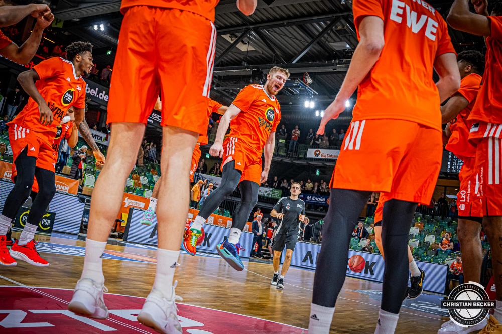 1. Basketball Bundesliga, easyCredit BBL, Saison 2024/2025, Herren, Hauptrunde, 14. Spieltag, 29.12.2024, RASTA Vechta -  EWE Baskets Oldenburg
Luc van Slooten (#6 - RASTA Vechta) vor der Partie
Schlüsselwörter: 1. Bundesliga;14. Spieltag;29.12.2024;BBL;Basketball;Baskets;EWE;Hauptrunde;Liga;Oldenburg;RASTA;RASTA Dome;Saison 2024/2025;Vechta;easycredit