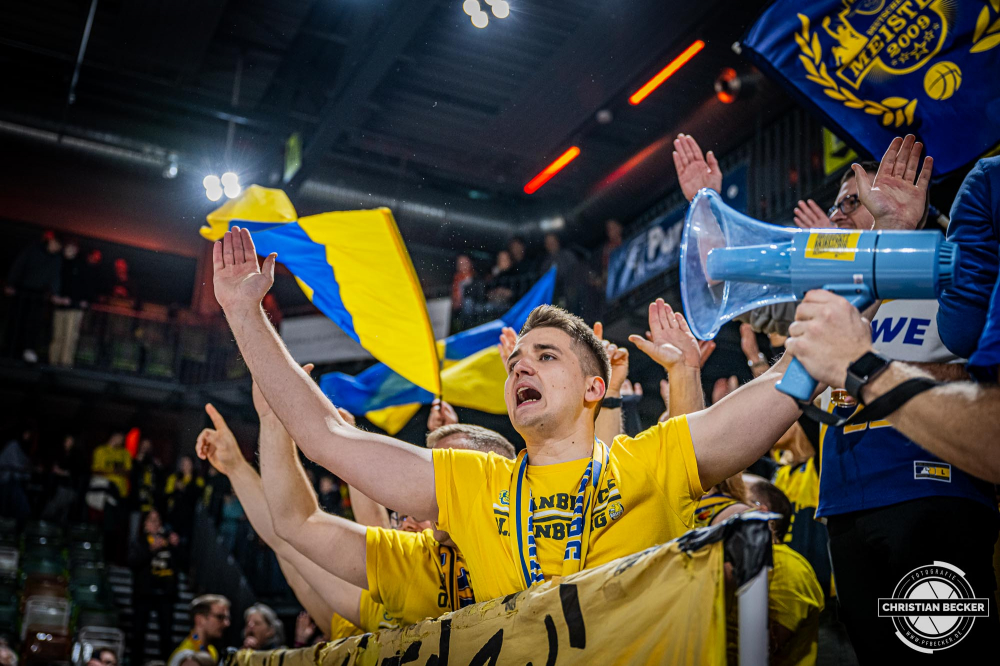 1. Basketball Bundesliga, easyCredit BBL, Saison 2024/2025, Herren, Hauptrunde, 14. Spieltag, 29.12.2024, RASTA Vechta -  EWE Baskets Oldenburg
Die Fans der EWE Baskets Oldenburg vor der Partie
Schlüsselwörter: 1. Bundesliga;14. Spieltag;29.12.2024;BBL;Basketball;Baskets;EWE;Hauptrunde;Liga;Oldenburg;RASTA;RASTA Dome;Saison 2024/2025;Vechta;easycredit