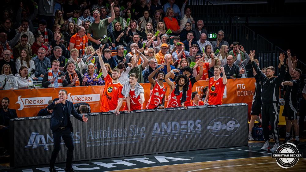 1. Basketball Bundesliga, easyCredit BBL, Saison 2024/2025, Herren, Hauptrunde, 14. Spieltag, 29.12.2024, RASTA Vechta -  EWE Baskets Oldenburg
Das Team von RASTA Vechta zeigt Emotionen w&auml;hrend der Partie
Schlüsselwörter: 1. Bundesliga;14. Spieltag;29.12.2024;BBL;Basketball;Baskets;EWE;Hauptrunde;Liga;Oldenburg;RASTA;RASTA Dome;Saison 2024/2025;Vechta;easycredit