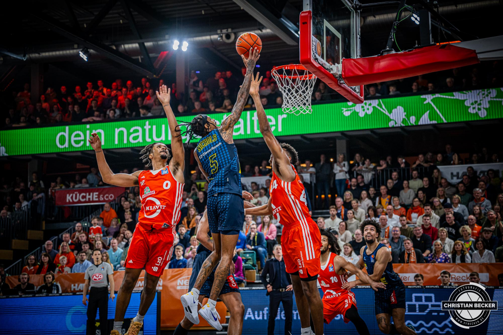 1. Basketball Bundesliga, easyCredit BBL, Saison 2024/2025, Herren, Hauptrunde, 14. Spieltag, 29.12.2024, RASTA Vechta -  EWE Baskets Oldenburg
Ty Nichols (#5 - EWE Baskets Oldenburg) beim Korbleger
Schlüsselwörter: 1. Bundesliga;14. Spieltag;29.12.2024;BBL;Basketball;Baskets;EWE;Hauptrunde;Liga;Oldenburg;RASTA;RASTA Dome;Saison 2024/2025;Vechta;easycredit