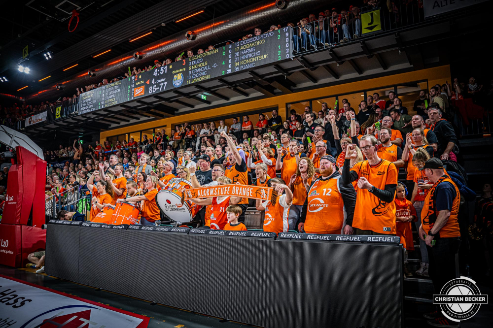 1. Basketball Bundesliga, easyCredit BBL, Saison 2024/2025, Herren, Hauptrunde, 14. Spieltag, 29.12.2024, RASTA Vechta -  EWE Baskets Oldenburg
Klettverschluss (Fanclub - RASTA Vechta) w&auml;hrend der Partie
Schlüsselwörter: 1. Bundesliga;14. Spieltag;29.12.2024;BBL;Basketball;Baskets;EWE;Hauptrunde;Liga;Oldenburg;RASTA;RASTA Dome;Saison 2024/2025;Vechta;easycredit